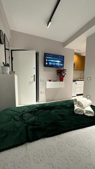 Host Apartament Elio Tirana Esterno foto