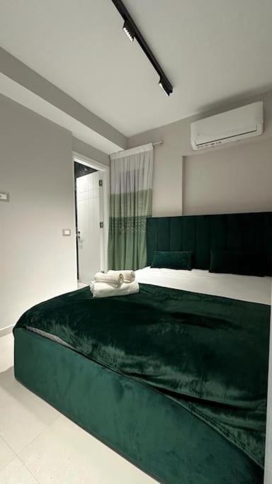 Host Apartament Elio Tirana Esterno foto