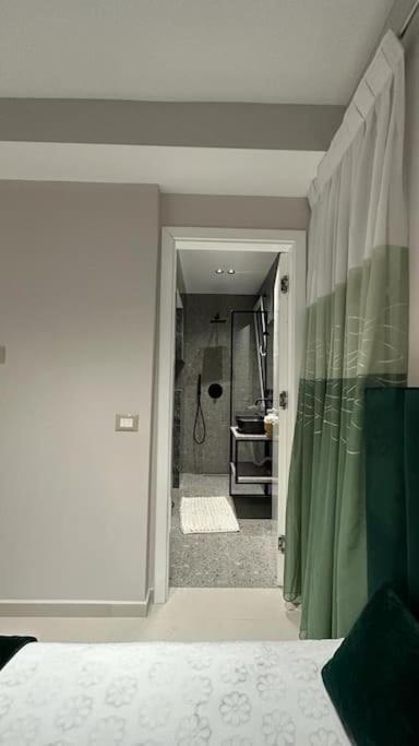 Host Apartament Elio Tirana Esterno foto