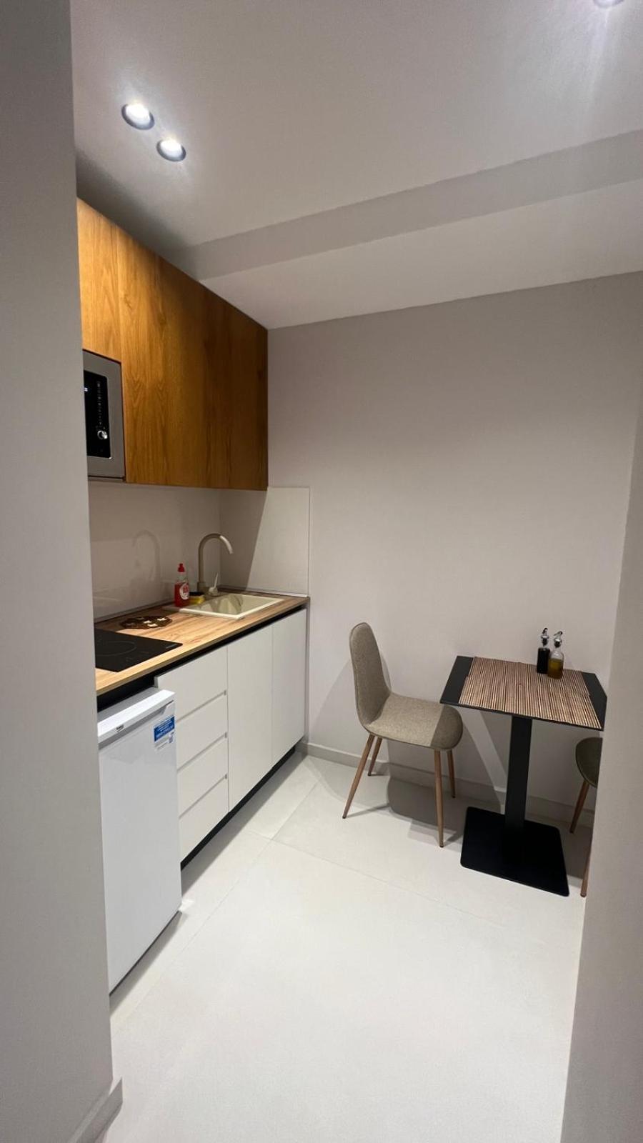 Host Apartament Elio Tirana Esterno foto