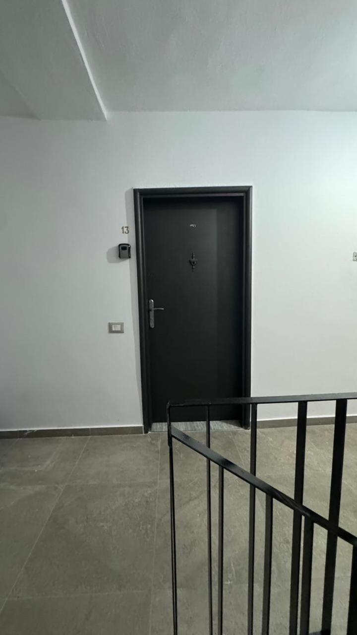 Host Apartament Elio Tirana Esterno foto
